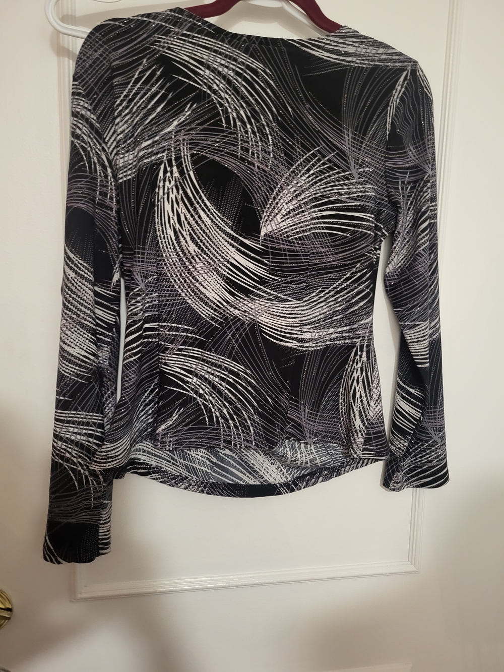 NWT Tradition Long Sleeve V-Neck Stretch Blouse Large Abstract Print - Picture 4 of 6
